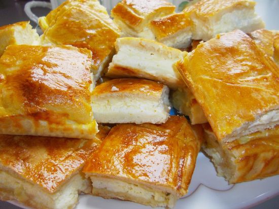 Plăcintă cu Brânză Sărată - tavă 8 bucăți