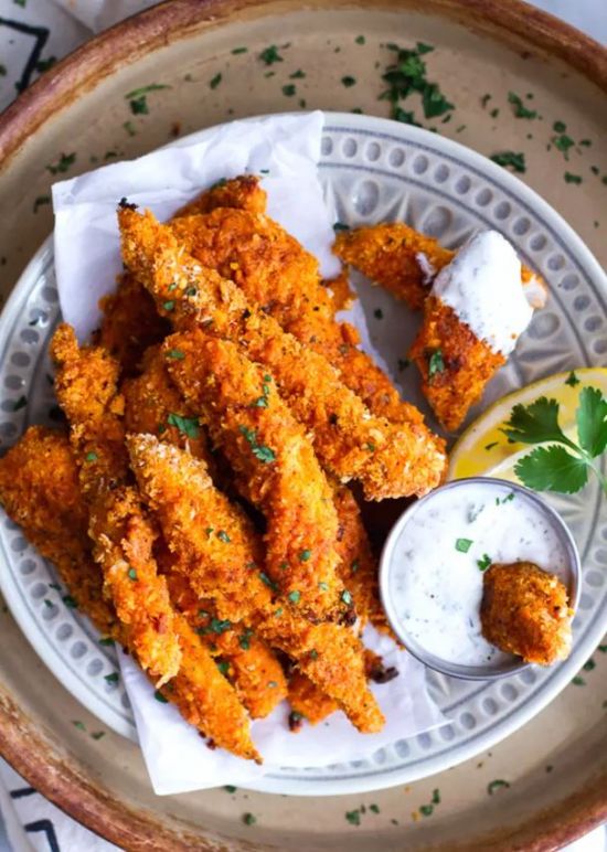 Crispy strips & cartofi  rondele + sos usturoi