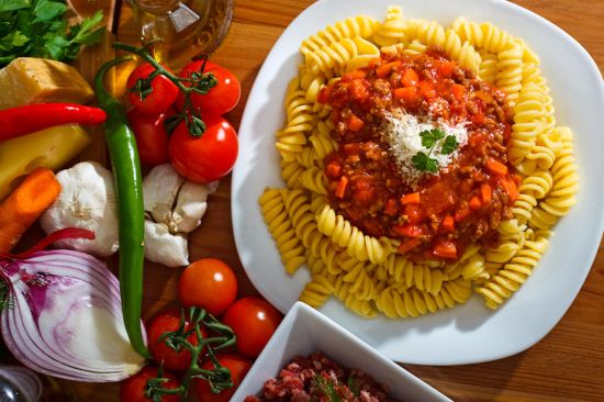 Fusilli cu sos bolognese + Prajitura Tiramisu