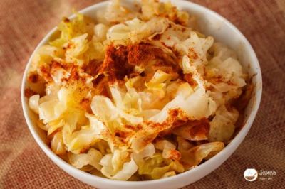 Cotlet la gratar gratinat cu cascaval, cartofi, telemea+varza murata