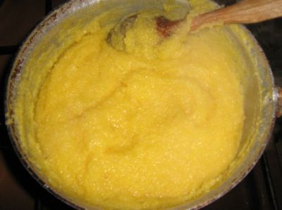 Spanac cu ou la cuptor, cu piept de pui si mamaliguta vartoasa