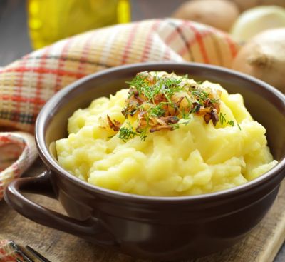 Friptura de purcel coaptă in tihna, piure si salata de varza 
