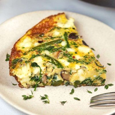 Frittata cu legume, cârnăciori + Desert: Biscuiți de casă glazurați