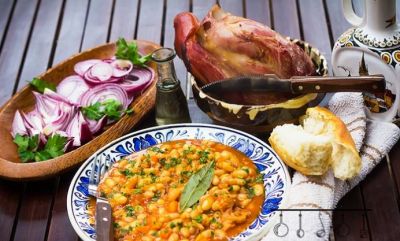 Iahnie de fasole cu ciolan + salata de varza murata