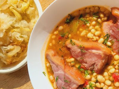 Iahnie de fasole cu ciolan + salata de varza murata