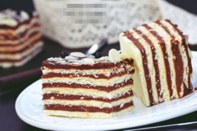 Șnițel elvețian, cartofi la cuptor, Prajitura Copilariei