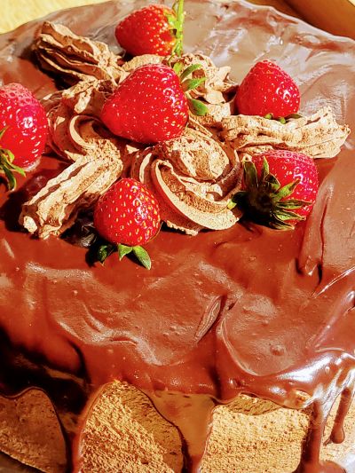 Tort cu cremă de ciocolată 